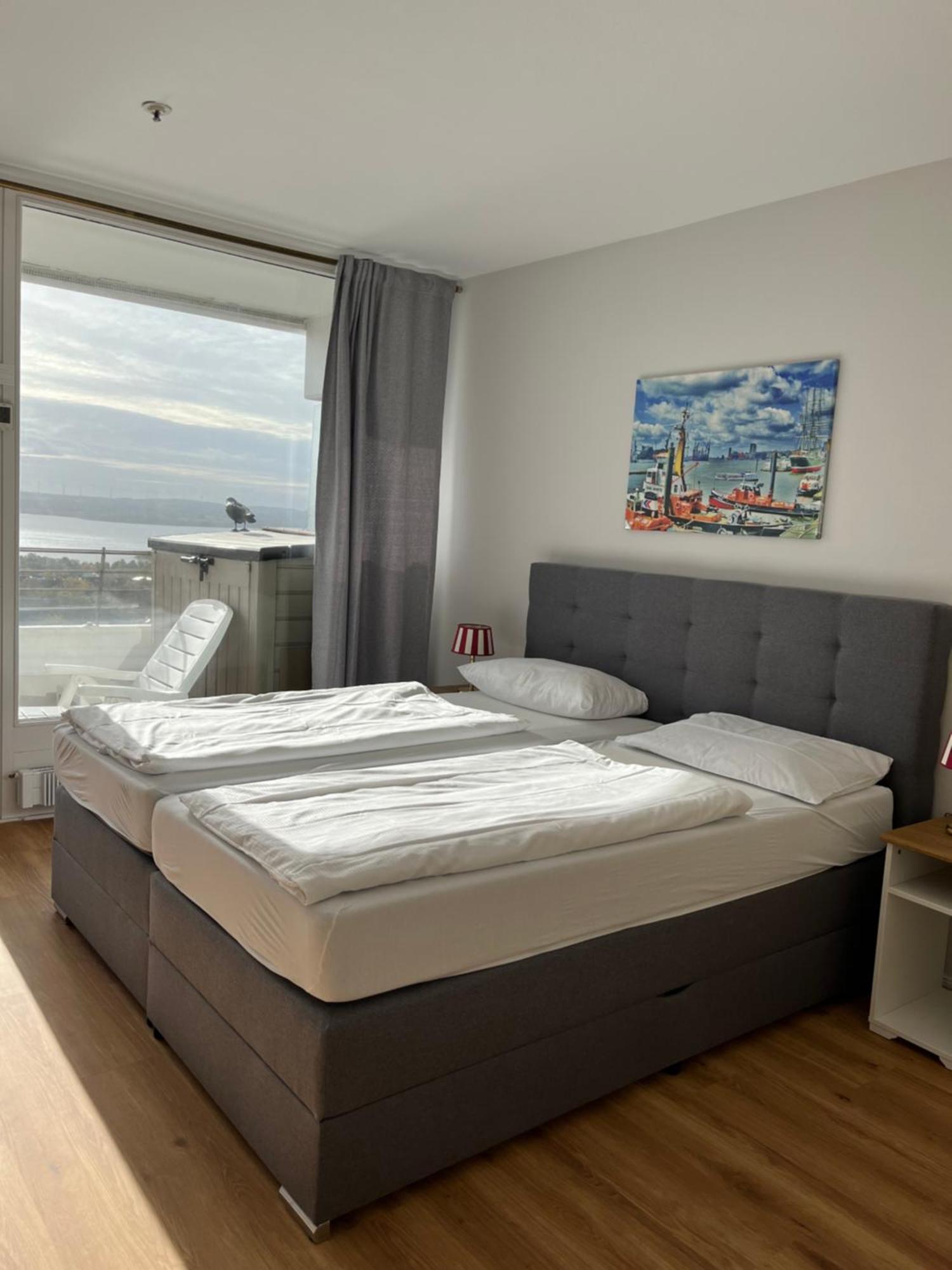 Maritim 31 Etage Traveblick 296 Mit Schwimmbad * Lübeck
