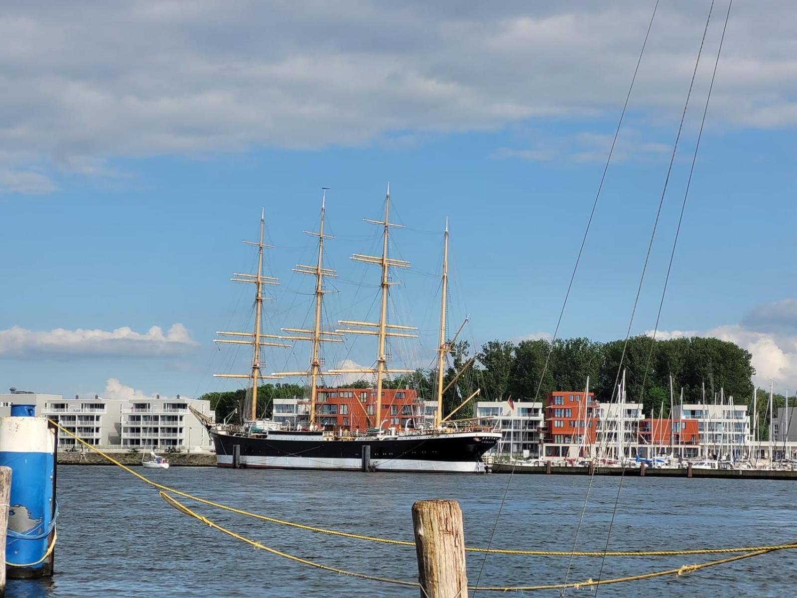Maritim 31 Etage Traveblick 296 Mit Schwimmbad Lübeck